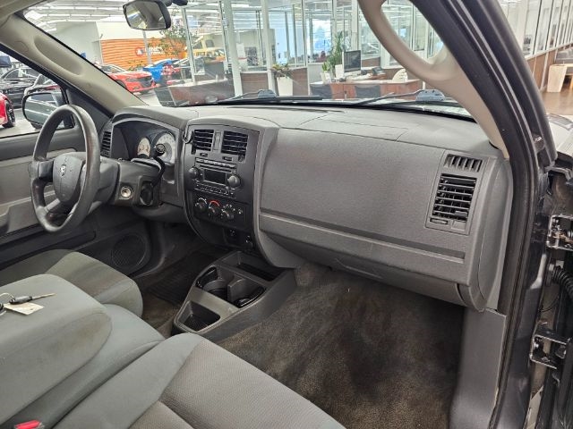 Dodge Dakota 2dr Club Cab 131" WB 4WD ST 2005 Dodge Dakota 2dr Club Cab 131" WB 4WD ST 2005