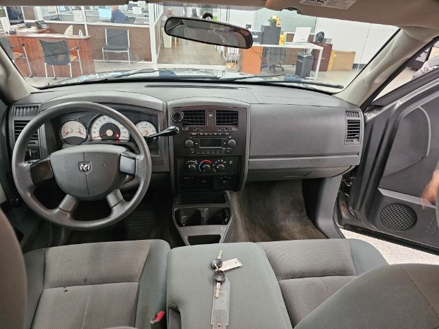 Dodge Dakota 2dr Club Cab 131" WB 4WD ST 2005 Dodge Dakota 2dr Club Cab 131" WB 4WD ST 2005