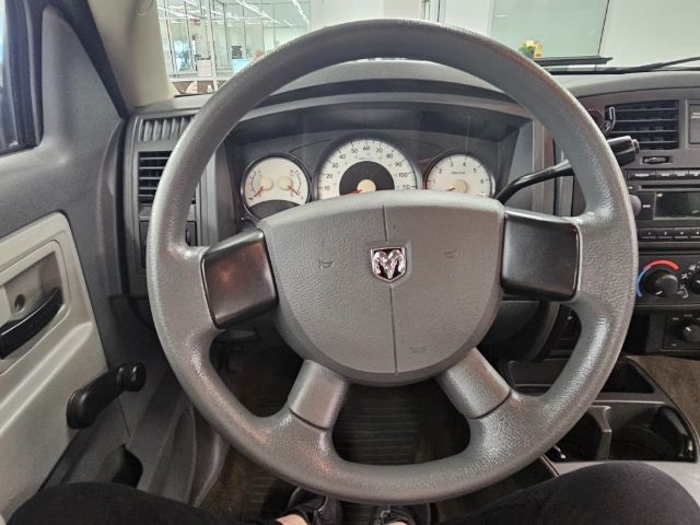 Dodge Dakota 2dr Club Cab 131" WB 4WD ST 2005 Dodge Dakota 2dr Club Cab 131" WB 4WD ST 2005