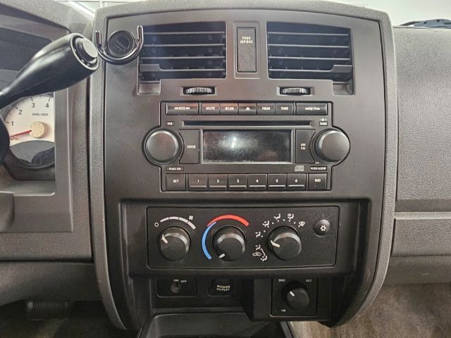 Dodge Dakota 2dr Club Cab 131" WB 4WD ST 2005 Dodge Dakota 2dr Club Cab 131" WB 4WD ST 2005