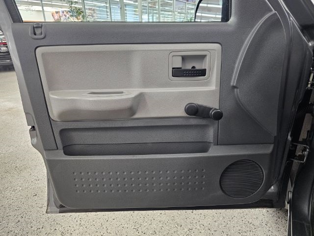 Dodge Dakota 2dr Club Cab 131" WB 4WD ST 2005 Dodge Dakota 2dr Club Cab 131" WB 4WD ST 2005