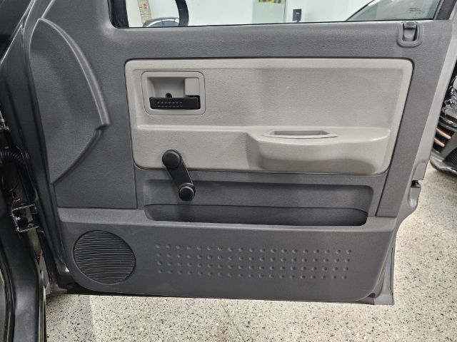 Dodge Dakota 2dr Club Cab 131" WB 4WD ST 2005 Dodge Dakota 2dr Club Cab 131" WB 4WD ST 2005