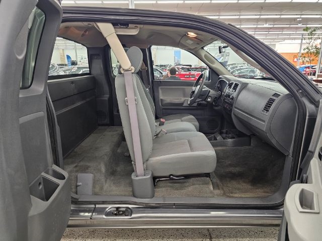 Dodge Dakota 2dr Club Cab 131" WB 4WD ST 2005 Dodge Dakota 2dr Club Cab 131" WB 4WD ST 2005