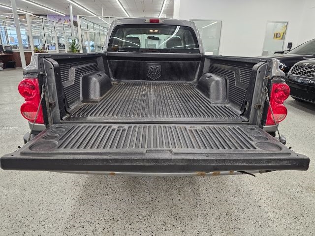 Dodge Dakota 2dr Club Cab 131" WB 4WD ST 2005 Dodge Dakota 2dr Club Cab 131" WB 4WD ST 2005