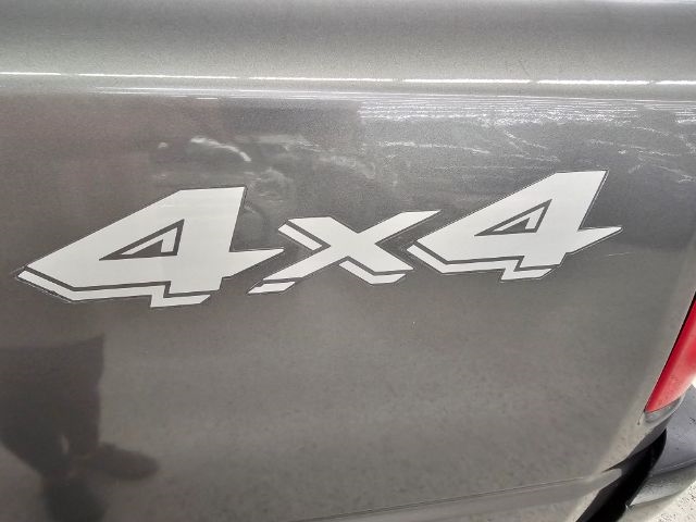 Dodge Dakota 2dr Club Cab 131" WB 4WD ST 2005 Dodge Dakota 2dr Club Cab 131" WB 4WD ST 2005