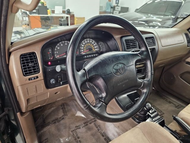 Toyota 4Runner 4dr SR5 3.4L Auto 4WD (Natl) 2002 Toyota 4Runner 4dr SR5 3.4L Auto 4WD (Natl) 2002