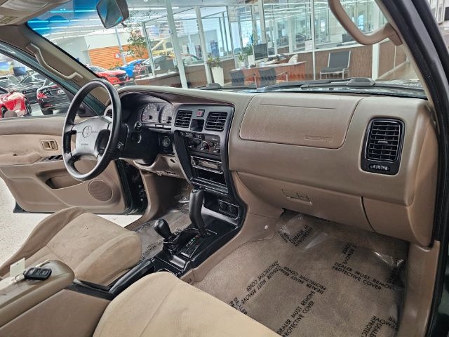 Toyota 4Runner 4dr SR5 3.4L Auto 4WD (Natl) 2002 Toyota 4Runner 4dr SR5 3.4L Auto 4WD (Natl) 2002