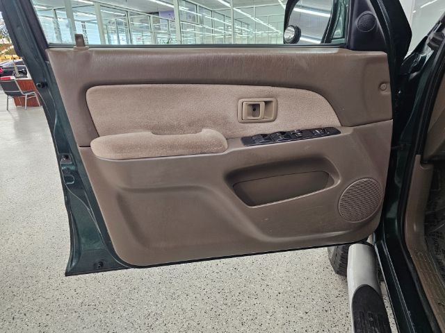 Toyota 4Runner 4dr SR5 3.4L Auto 4WD (Natl) 2002 Toyota 4Runner 4dr SR5 3.4L Auto 4WD (Natl) 2002