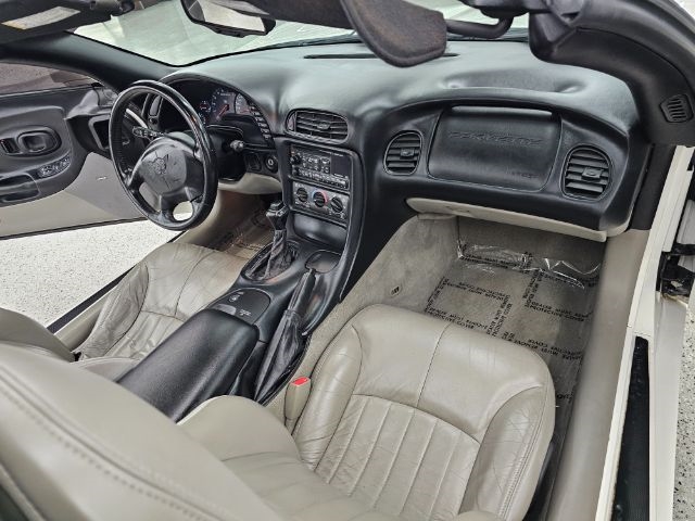 Chevrolet Corvette 2dr Cpe 2001 Chevrolet Corvette 2dr Cpe 2001