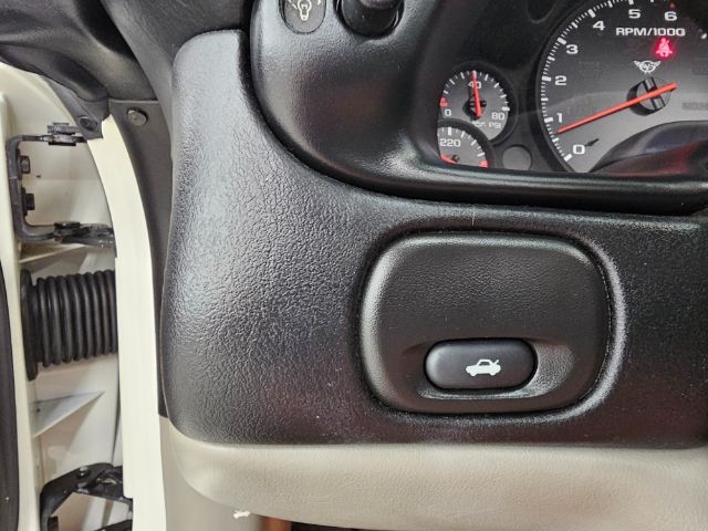 Chevrolet Corvette 2dr Cpe 2001 Chevrolet Corvette 2dr Cpe 2001