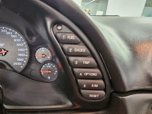 Chevrolet Corvette 2dr Cpe 2001 Chevrolet Corvette 2dr Cpe 2001