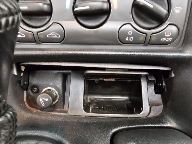 Chevrolet Corvette 2dr Cpe 2001 Chevrolet Corvette 2dr Cpe 2001