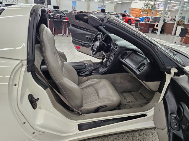 Chevrolet Corvette 2dr Cpe 2001 Chevrolet Corvette 2dr Cpe 2001