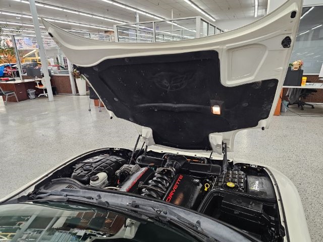 Chevrolet Corvette 2dr Cpe 2001 Chevrolet Corvette 2dr Cpe 2001