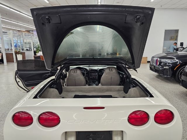 Chevrolet Corvette 2dr Cpe 2001 Chevrolet Corvette 2dr Cpe 2001