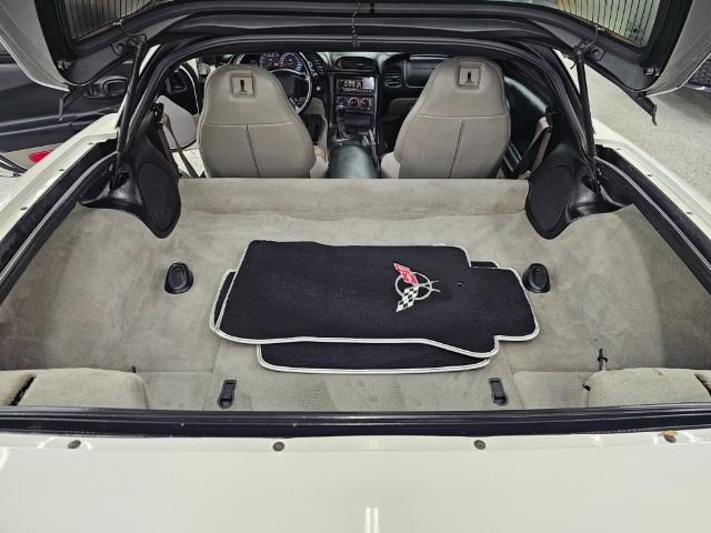 Chevrolet Corvette 2dr Cpe 2001 Chevrolet Corvette 2dr Cpe 2001