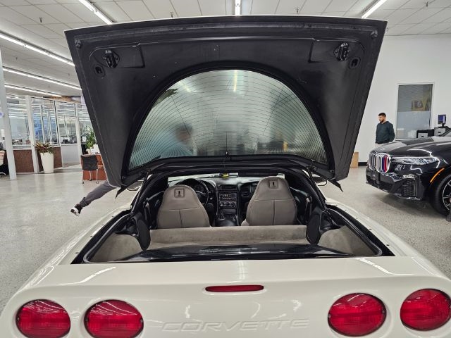 Chevrolet Corvette 2dr Cpe 2001 Chevrolet Corvette 2dr Cpe 2001