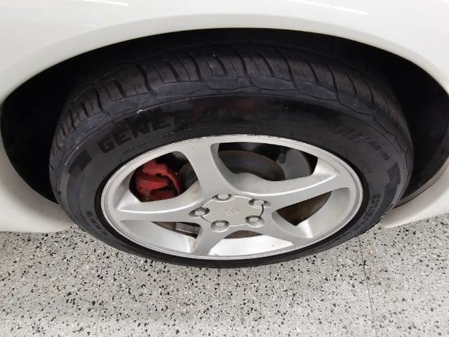 Chevrolet Corvette 2dr Cpe 2001 Chevrolet Corvette 2dr Cpe 2001