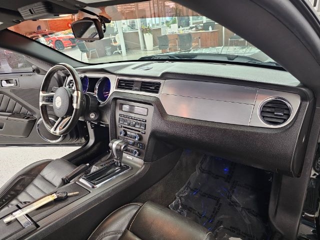 Ford Mustang 2dr Cpe V6 2012 Ford Mustang 2dr Cpe V6 2012