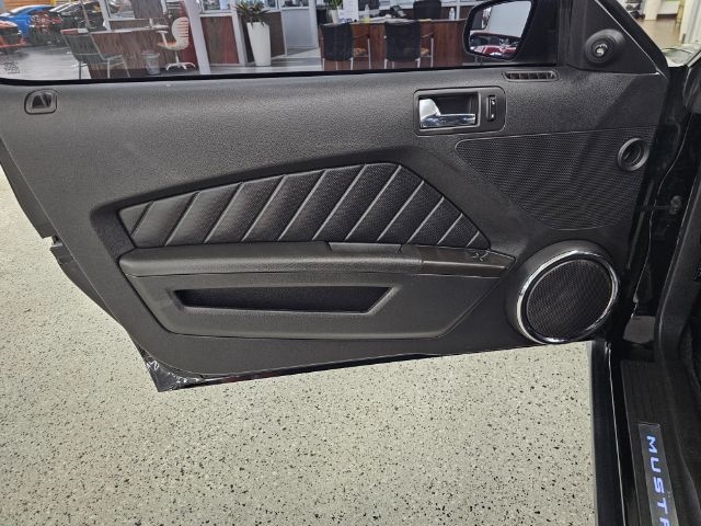 Ford Mustang 2dr Cpe V6 2012 Ford Mustang 2dr Cpe V6 2012