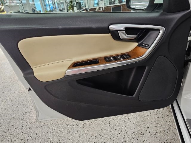 Volvo S60 Inscription 4dr Sdn T5 Drive-E Premier FWD 2016 Volvo S60 Inscription 4dr Sdn T5 Drive-E Premier FWD 2016