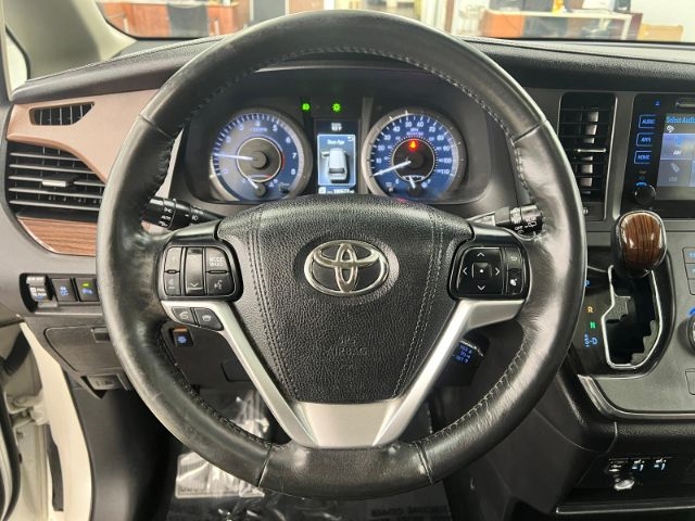 Toyota Sienna 5dr 8-Pass Van XLE Premium FWD (Natl) 2015 Toyota Sienna 5dr 8-Pass Van XLE Premium FWD (Natl) 2015