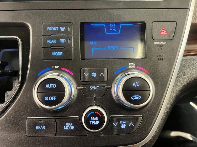 Toyota Sienna 5dr 8-Pass Van XLE Premium FWD (Natl) 2015 Toyota Sienna 5dr 8-Pass Van XLE Premium FWD (Natl) 2015