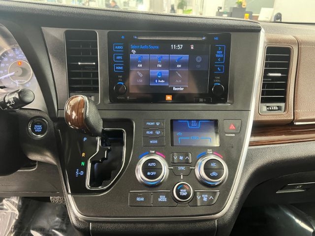 Toyota Sienna 5dr 8-Pass Van XLE Premium FWD (Natl) 2015 Toyota Sienna 5dr 8-Pass Van XLE Premium FWD (Natl) 2015