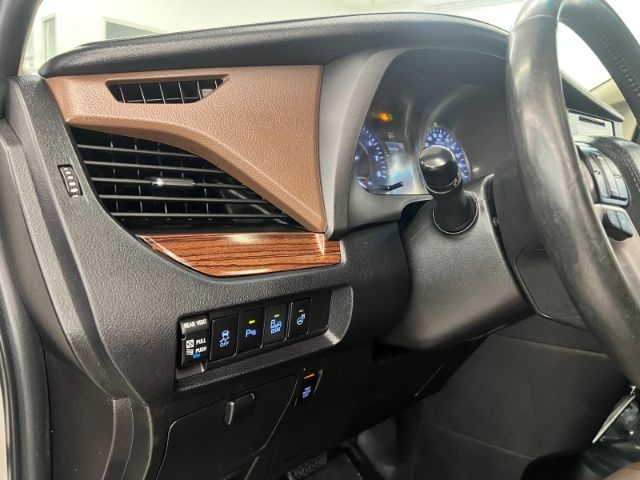 Toyota Sienna 5dr 8-Pass Van XLE Premium FWD (Natl) 2015 Toyota Sienna 5dr 8-Pass Van XLE Premium FWD (Natl) 2015