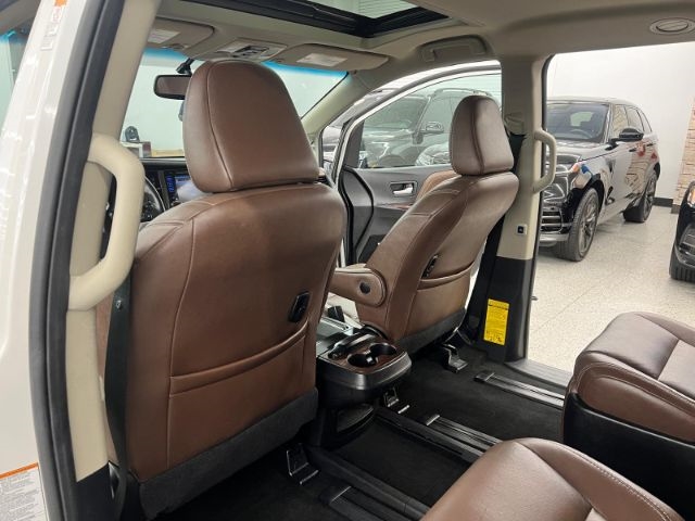 Toyota Sienna 5dr 8-Pass Van XLE Premium FWD (Natl) 2015 Toyota Sienna 5dr 8-Pass Van XLE Premium FWD (Natl) 2015