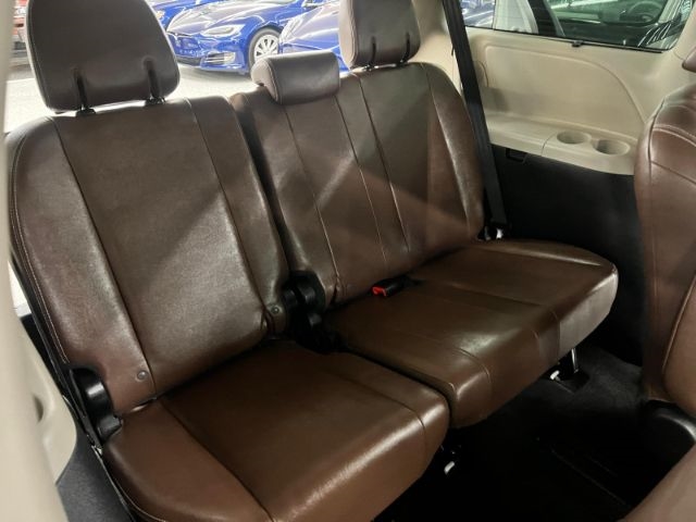 Toyota Sienna 5dr 8-Pass Van XLE Premium FWD (Natl) 2015 Toyota Sienna 5dr 8-Pass Van XLE Premium FWD (Natl) 2015