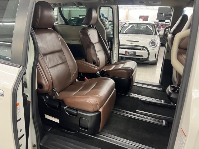 Toyota Sienna 5dr 8-Pass Van XLE Premium FWD (Natl) 2015 Toyota Sienna 5dr 8-Pass Van XLE Premium FWD (Natl) 2015