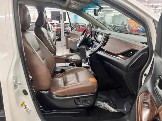 Toyota Sienna 5dr 8-Pass Van XLE Premium FWD (Natl) 2015 Toyota Sienna 5dr 8-Pass Van XLE Premium FWD (Natl) 2015