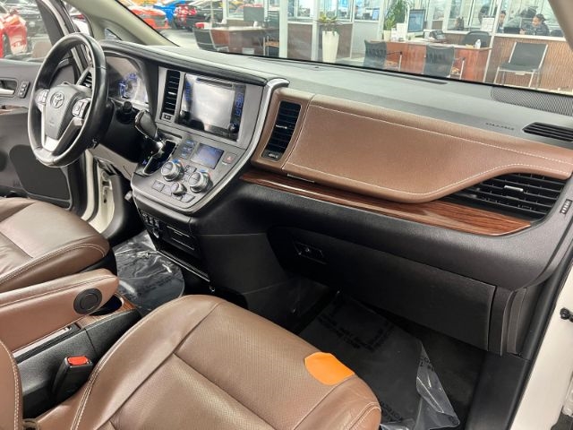 Toyota Sienna 5dr 8-Pass Van XLE Premium FWD (Natl) 2015 Toyota Sienna 5dr 8-Pass Van XLE Premium FWD (Natl) 2015