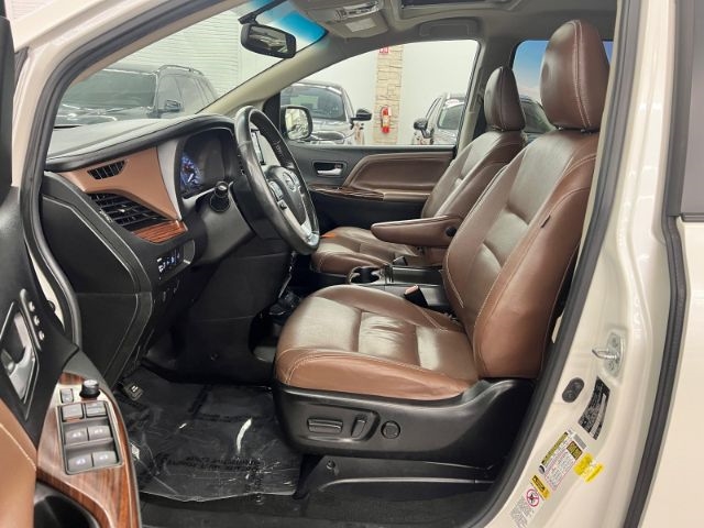 Toyota Sienna 5dr 8-Pass Van XLE Premium FWD (Natl) 2015 Toyota Sienna 5dr 8-Pass Van XLE Premium FWD (Natl) 2015