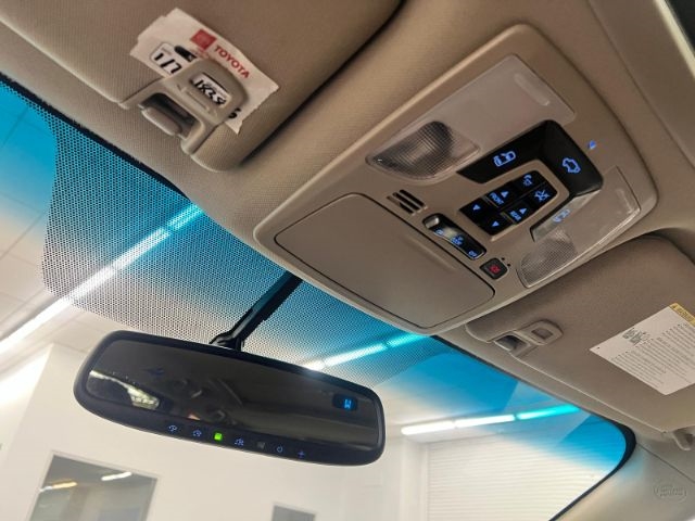 Toyota Sienna 5dr 8-Pass Van XLE Premium FWD (Natl) 2015 Toyota Sienna 5dr 8-Pass Van XLE Premium FWD (Natl) 2015