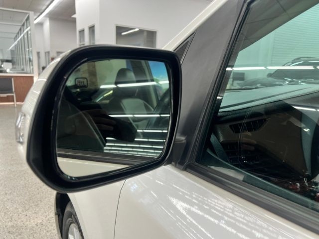 Toyota Sienna 5dr 8-Pass Van XLE Premium FWD (Natl) 2015 Toyota Sienna 5dr 8-Pass Van XLE Premium FWD (Natl) 2015