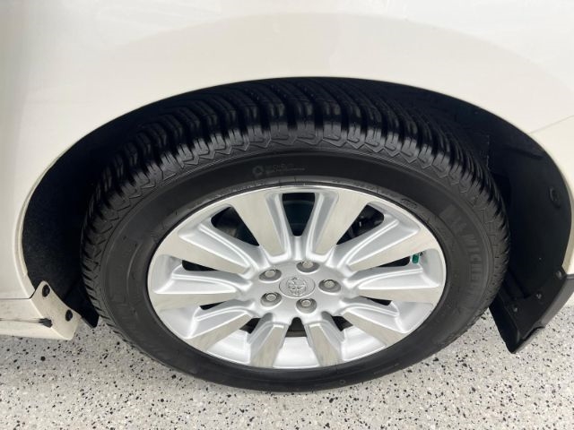 Toyota Sienna 5dr 8-Pass Van XLE Premium FWD (Natl) 2015 Toyota Sienna 5dr 8-Pass Van XLE Premium FWD (Natl) 2015