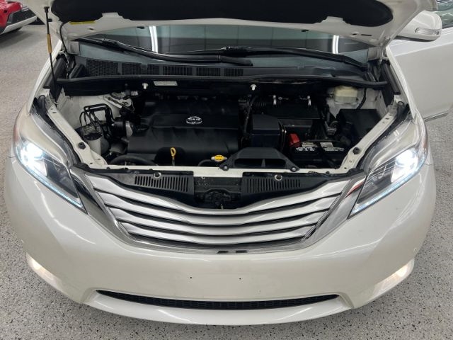 Toyota Sienna 5dr 8-Pass Van XLE Premium FWD (Natl) 2015 Toyota Sienna 5dr 8-Pass Van XLE Premium FWD (Natl) 2015