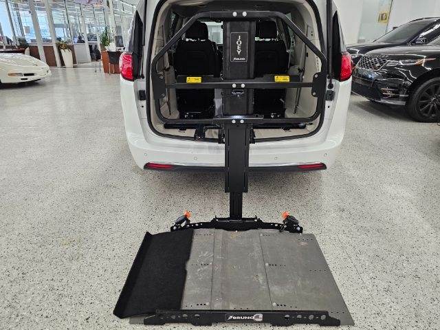 2018 Chrysler Pacifica Touring L Plus FWD