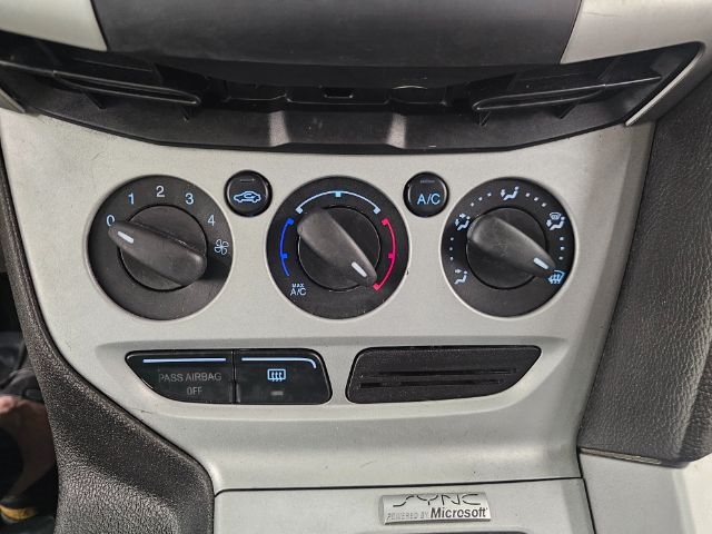 Ford Focus 4dr Sdn SE 2013