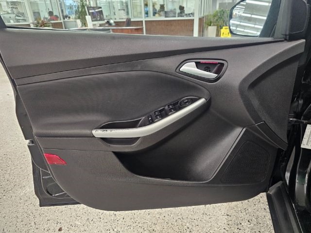 Ford Focus 4dr Sdn SE 2013