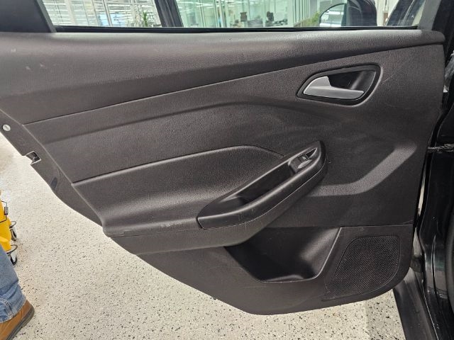 Ford Focus 4dr Sdn SE 2013