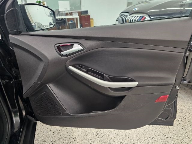 Ford Focus 4dr Sdn SE 2013