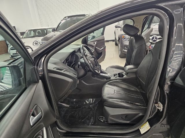 Ford Focus 4dr Sdn SE 2013