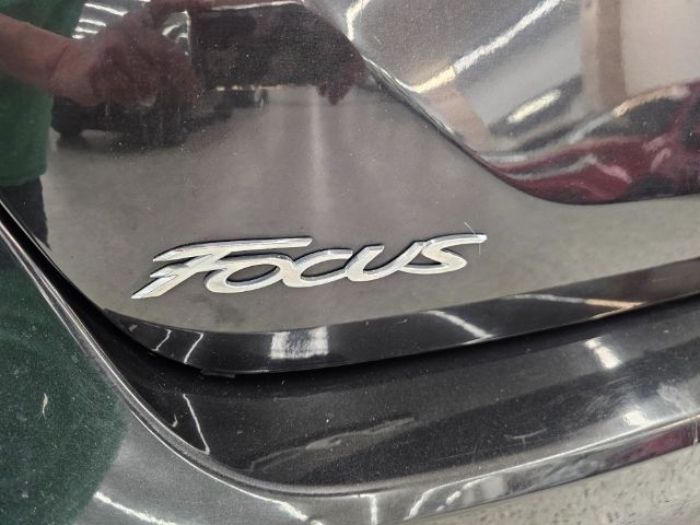 Ford Focus 4dr Sdn SE 2013