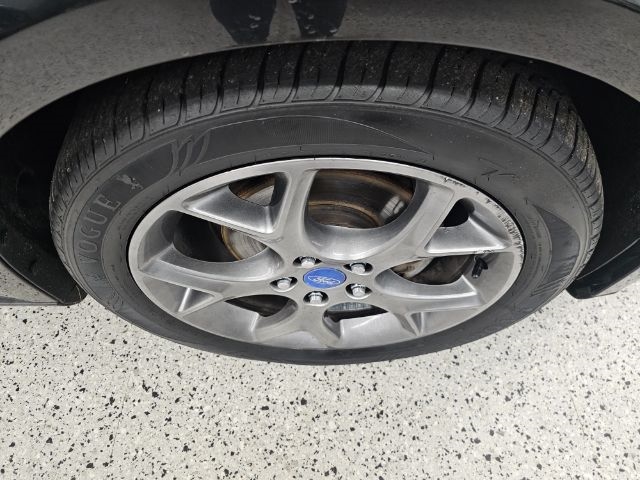 Ford Focus 4dr Sdn SE 2013