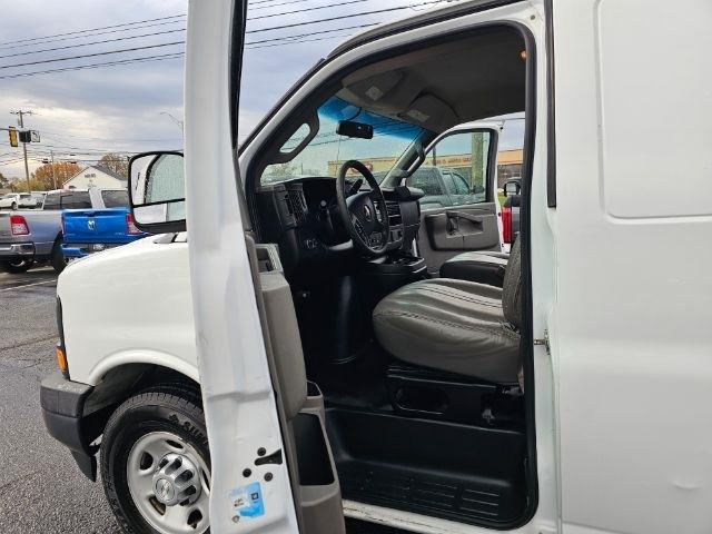 Chevrolet Express Cargo Van RWD 2500 135" 2017