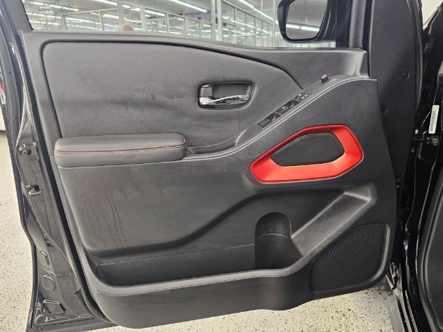 Nissan Frontier Crew Cab 4x4 PRO-4X 2024