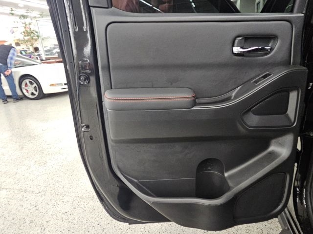 Nissan Frontier Crew Cab 4x4 PRO-4X 2024